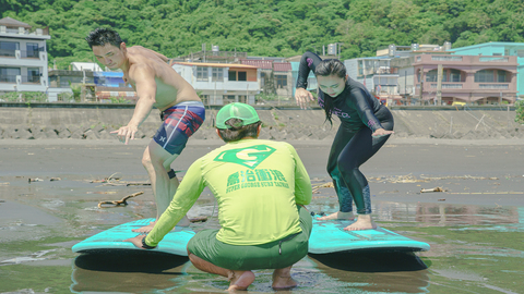 宜蘭 烏石港雙獅衝浪 水上活動體驗 雄獅旅遊