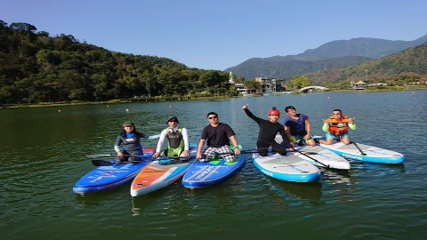 花蓮 盟哥 鯉魚潭sup 獨木舟體驗 花蓮 雄獅旅遊