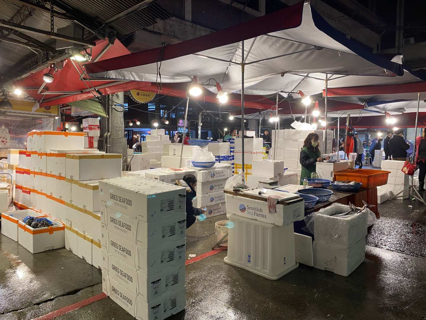 基隆 職人帶路夜遊台版築地市場 地標觀景台 廟口夜市 崁仔頂漁市 台北出發 雄獅旅遊
